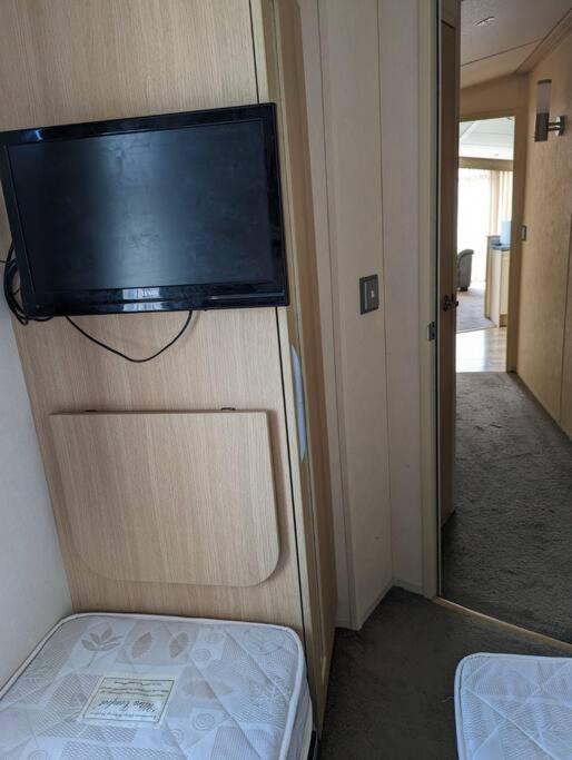 6 Berth Holiday Home On Ocean Edge Near Morecambe Heysham Exterior foto